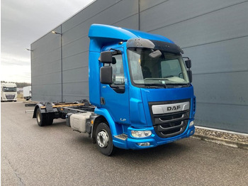 Тентованный грузовик DAF LF 210