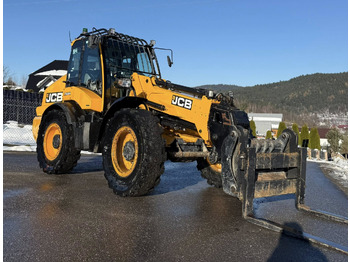 Телескопический фронтальный погрузчик JCB TM320