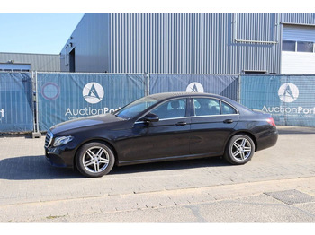 Седан MERCEDES-BENZ