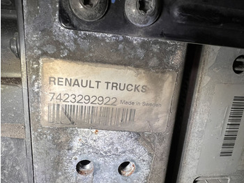 Радиатор Renault: фото 3 Радиатор Renault: фото 3