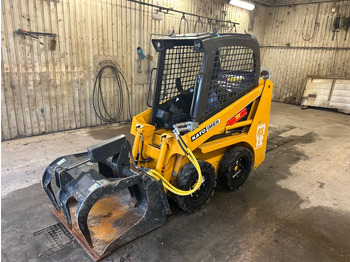 Мини-погрузчик с бортовым поворотом KATO