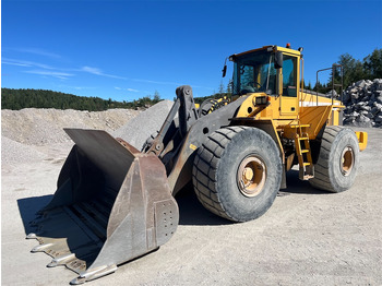 Колёсный погрузчик VOLVO L220D