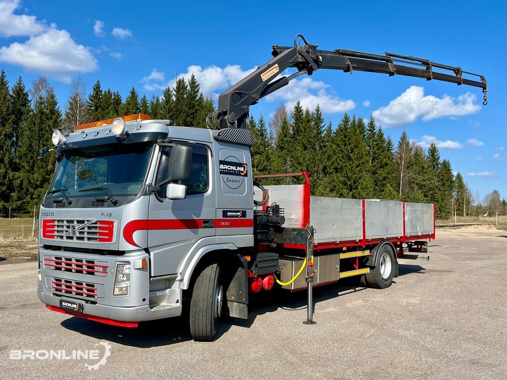 2005 Volvo FM 300 Flatbed+Crane HMF 1560-K4 - Грузовик бортовой/ Платформа: фото 2 2005 Volvo FM 300 Flatbed+Crane HMF 1560-K4 - Грузовик бортовой/ Платформа: фото 2