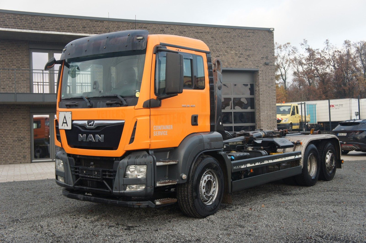 MAN TGS 26.420 Abrollkipper Meiller - Крюковой мультилифт: фото 2 MAN TGS 26.420 Abrollkipper Meiller - Крюковой мультилифт: фото 2