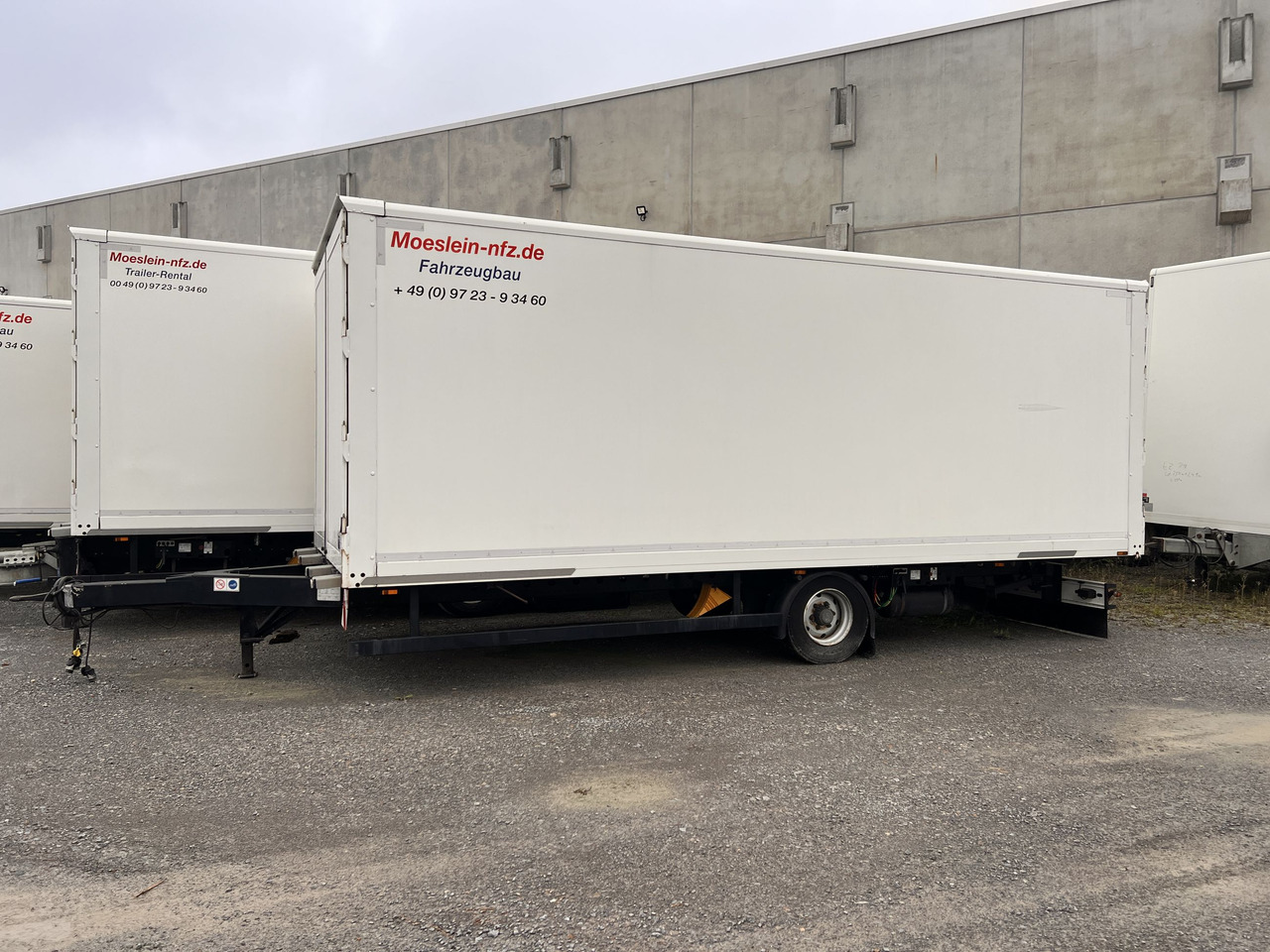 Möslein EK 1- D 7,3 1 Achs Kofferanhänger Durchladen7,08 m lang - Прицеп-фургон: фото 1 Möslein EK 1- D 7,3 1 Achs Kofferanhänger Durchladen7,08 m lang - Прицеп-фургон: фото 1
