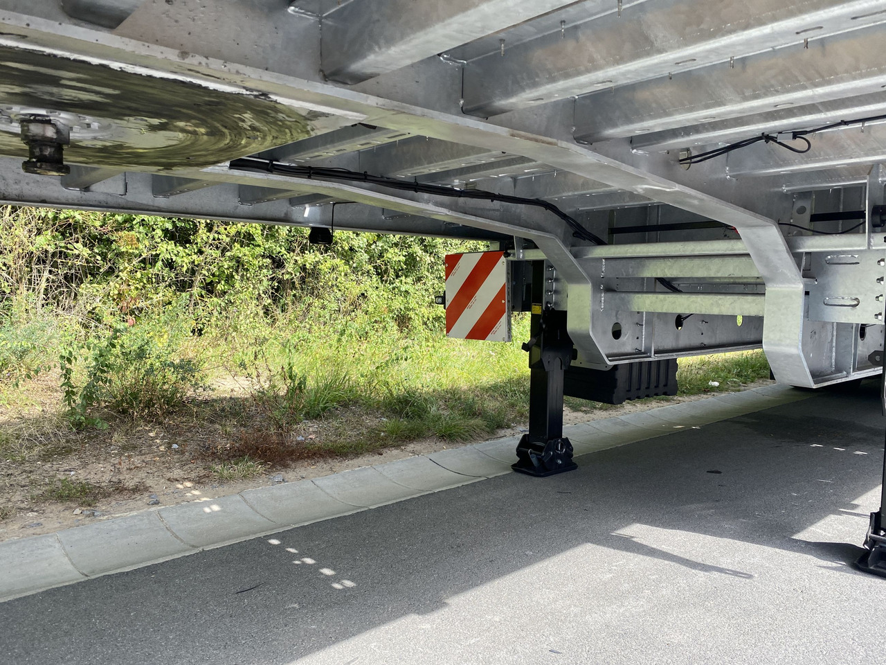 Möslein ST 3-Plato 9,4 3 Achs Satteltieflader Plato 45 t GGfür Fertigteile, Baumaschinen oder Container - Низкорамный полуприцеп: фото 5 Möslein ST 3-Plato 9,4 3 Achs Satteltieflader Plato 45 t GGfür Fertigteile, Baumaschinen oder Container - Низкорамный полуприцеп: фото 5