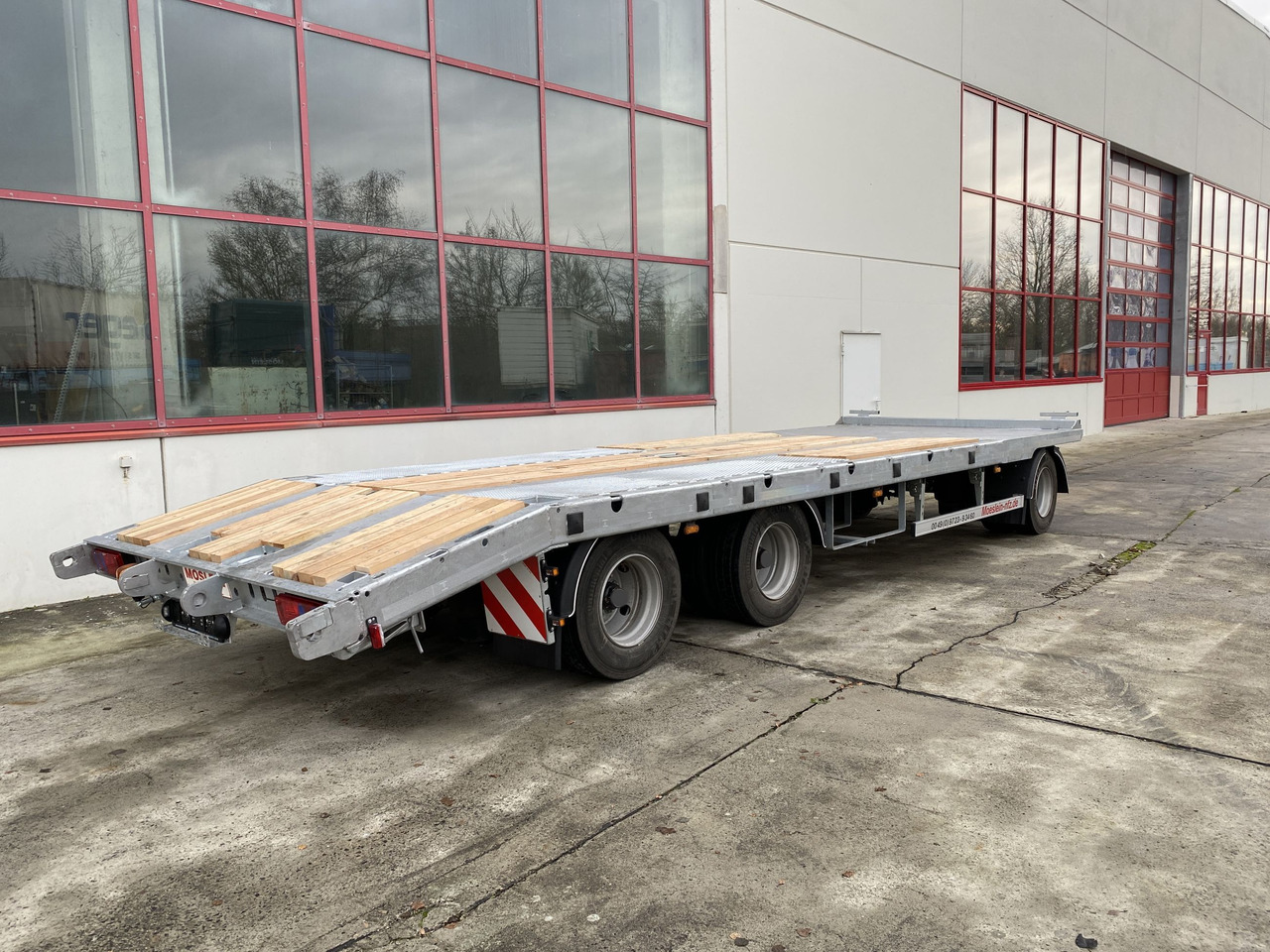 Möslein T 3-8,20 P OR 3 Achs Tieflader gerader Ladefläche 8,10 m,Neufahrzeug - Низкорамный прицеп: фото 2 Möslein T 3-8,20 P OR 3 Achs Tieflader gerader Ladefläche 8,10 m,Neufahrzeug - Низкорамный прицеп: фото 2