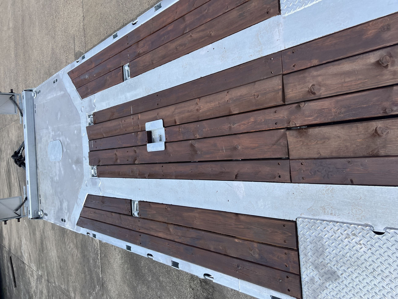 Möslein T 3-8,20 P VB H1 3 Achs Tieflader mit gerader Ladefläche 8,20 m, Neufahrzeug - Низкорамный прицеп: фото 2 Möslein T 3-8,20 P VB H1 3 Achs Tieflader mit gerader Ladefläche 8,20 m, Neufahrzeug - Низкорамный прицеп: фото 2