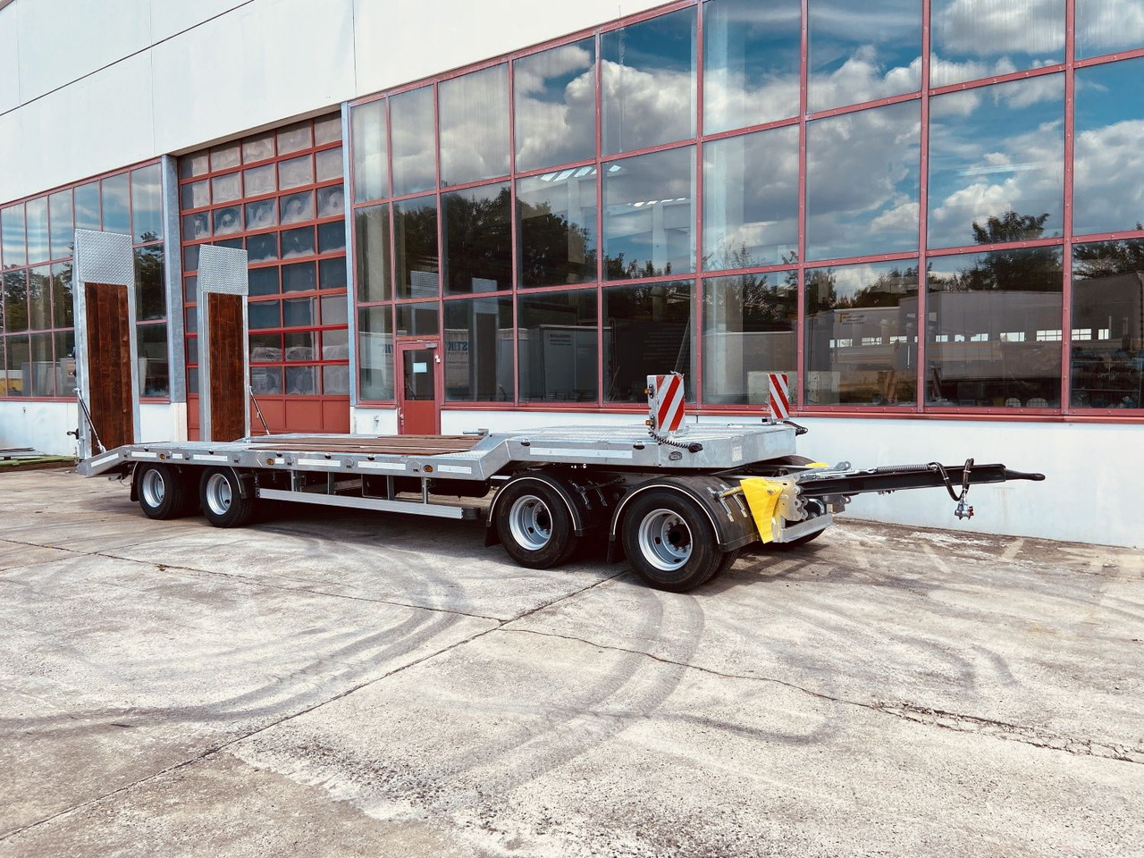 Möslein T 4 VB F 4 Achs Tieflader- Anhänger, Neufahrzeug - Низкорамный прицеп: фото 4 Möslein T 4 VB F 4 Achs Tieflader- Anhänger, Neufahrzeug - Низкорамный прицеп: фото 4