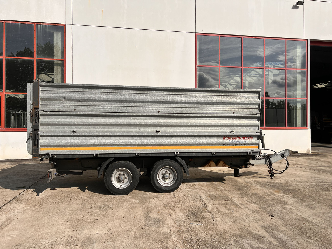 Möslein TDS 13 Schwebheim 13 t Tandemkipper- Tieflader, Aufsatzbordwände - Самосвальный прицеп: фото 3 Möslein TDS 13 Schwebheim 13 t Tandemkipper- Tieflader, Aufsatzbordwände - Самосвальный прицеп: фото 3