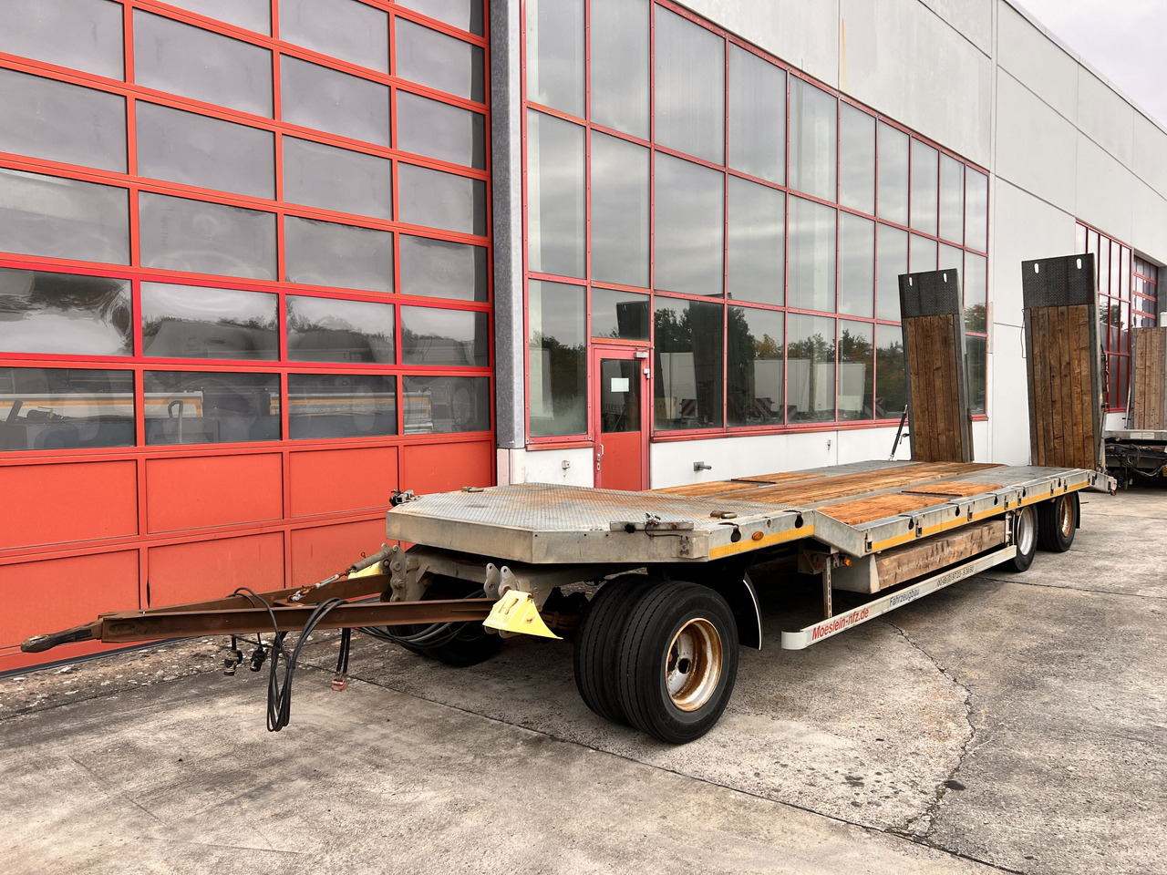 Möslein TF3 Schwebheim 3 Achs Tiefladeranhänger - Низкорамный прицеп: фото 4 Möslein TF3 Schwebheim 3 Achs Tiefladeranhänger - Низкорамный прицеп: фото 4