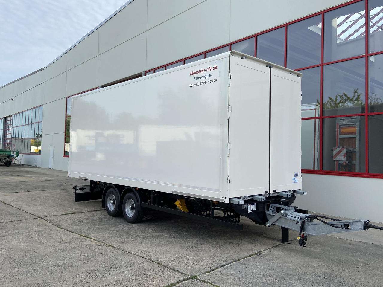 Новый Прицеп-фургон Möslein TKO 105 D 6m  weiß  Tandem- Koffer, Durchladbar, -- Neufahrzeug --: фото 11