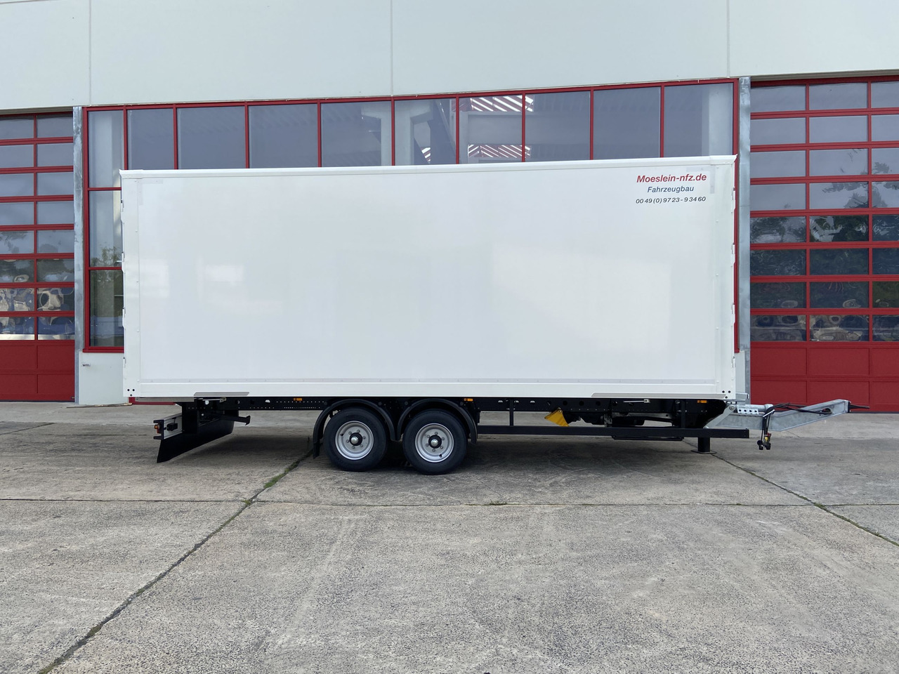 Новый Прицеп-фургон Möslein TKO 105 D 6m  weiß  Tandem- Koffer, Durchladbar, -- Neufahrzeug --: фото 12