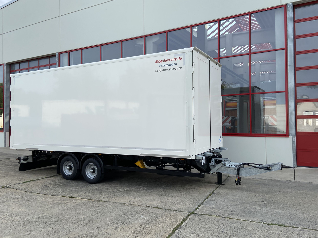 Möslein TKO 105 D 7m weiß Tandem- Koffer, Durchladbar, -- Neufahrzeug -- - Прицеп-фургон: фото 2 Möslein TKO 105 D 7m weiß Tandem- Koffer, Durchladbar, -- Neufahrzeug -- - Прицеп-фургон: фото 2