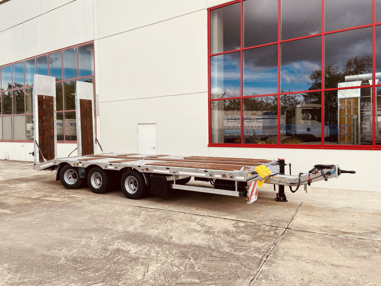 Möslein TT 28 Tridem- Tieflader 3 Achs, gelenktNeufahrzeug - Низкорамный прицеп: фото 4 Möslein TT 28 Tridem- Tieflader 3 Achs, gelenktNeufahrzeug - Низкорамный прицеп: фото 4