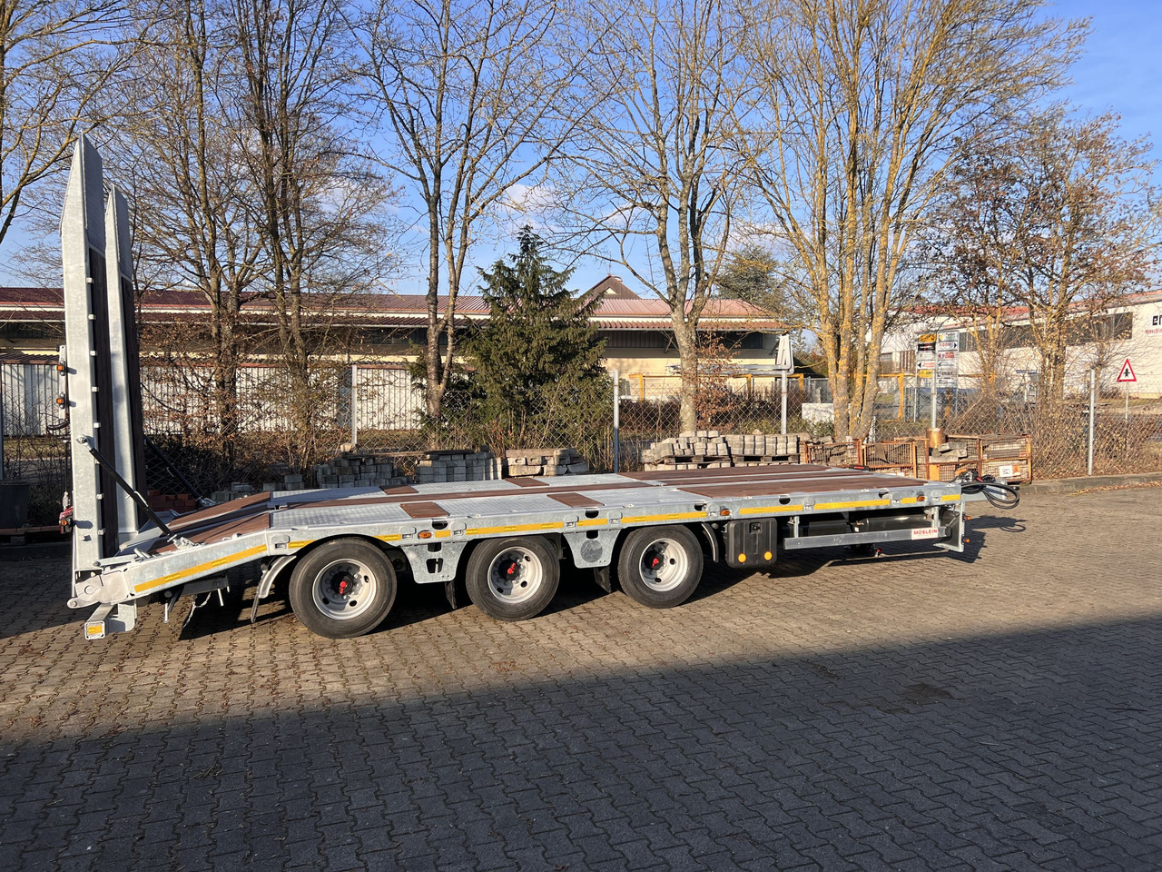 Новый Низкорамный прицеп для транспортировки тяжёлой техники Möslein TT 34 Zugrohr Gerade  34 t GG Tridem- Tieflader 3 Achs, gelenktNeufahrzeug: фото 7