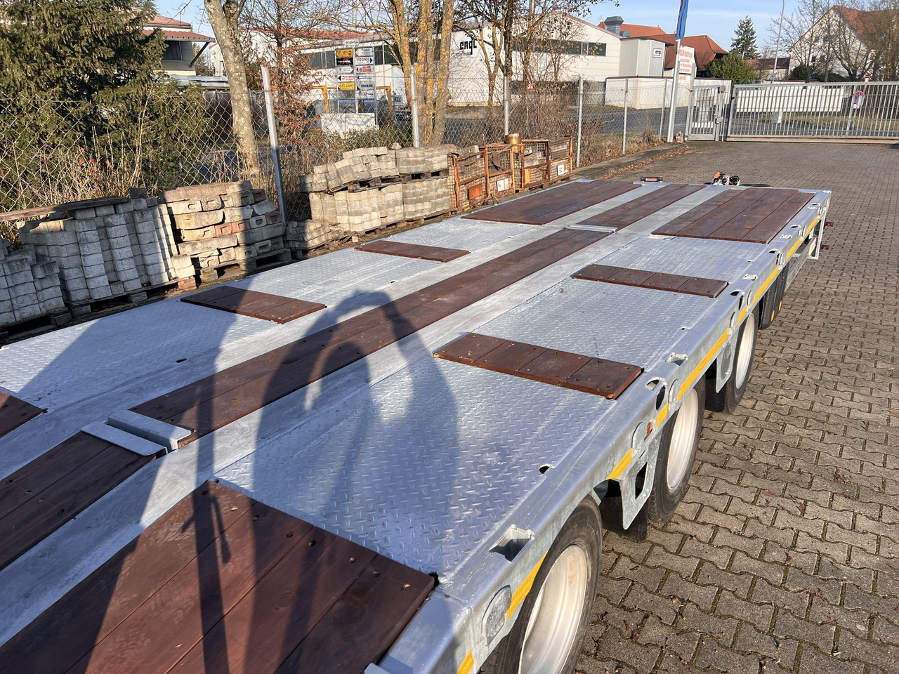Новый Низкорамный прицеп для транспортировки тяжёлой техники Möslein TT 34 Zugrohr Gerade  34 t GG Tridem- Tieflader 3 Achs, gelenktNeufahrzeug: фото 8