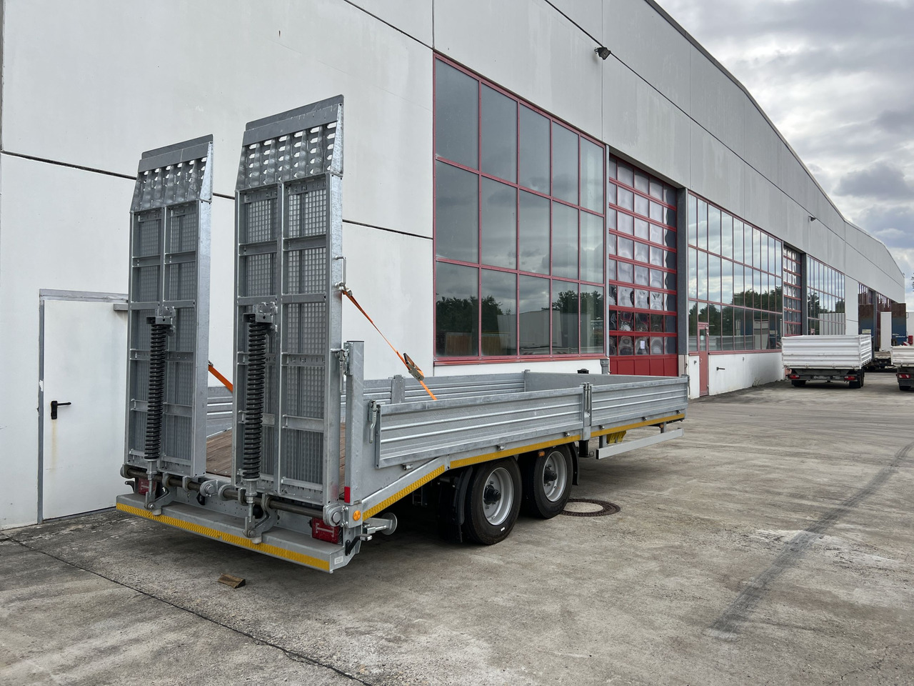 Möslein TT11 BR Neuer Tandemtieflader, breit Rampen - Низкорамный прицеп: фото 4 Möslein TT11 BR Neuer Tandemtieflader, breit Rampen - Низкорамный прицеп: фото 4