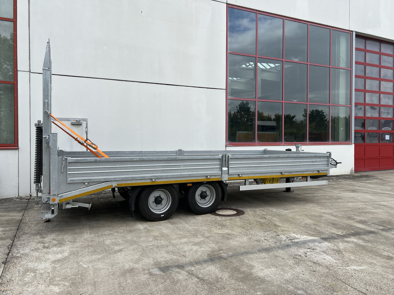 Möslein TT11 BR Neuer Tandemtieflader, breit Rampen - Низкорамный прицеп: фото 5 Möslein TT11 BR Neuer Tandemtieflader, breit Rampen - Низкорамный прицеп: фото 5