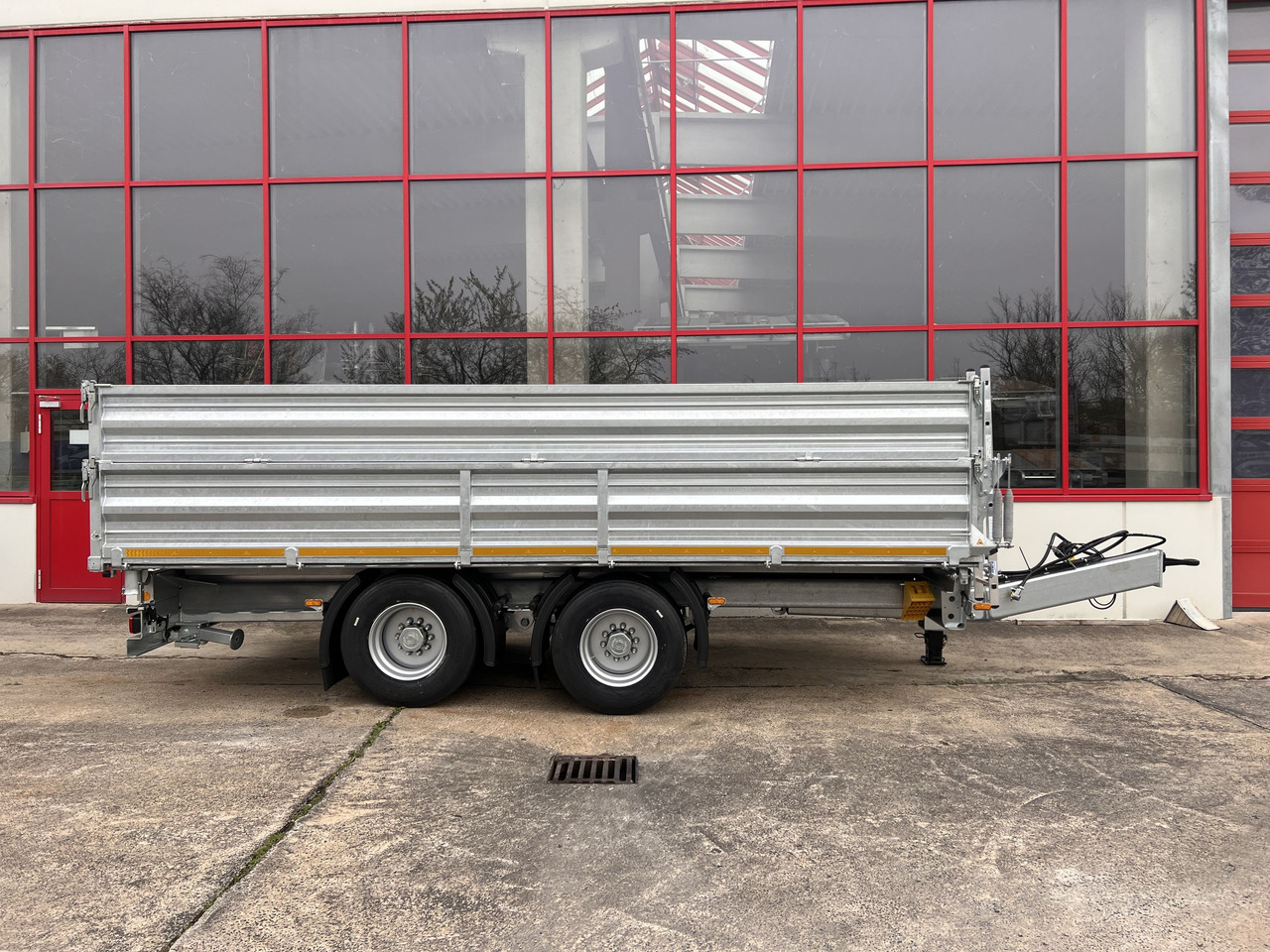 Möslein TTD 19 AB 19 t Tandem 3 Seiten Kipper TiefladerAufsatzbordwänden-- Neufahrzeug -- - Самосвальный прицеп: фото 1 Möslein TTD 19 AB 19 t Tandem 3 Seiten Kipper TiefladerAufsatzbordwänden-- Neufahrzeug -- - Самосвальный прицеп: фото 1