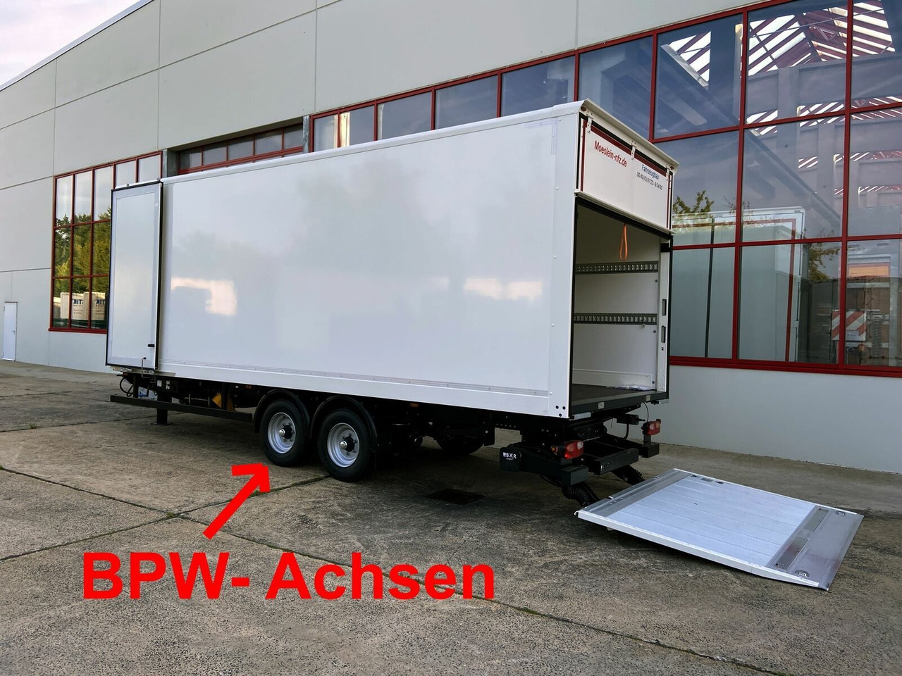 Möslein Tandem Koffer, Ladebordwand 1,5 t + Durchladbar - Прицеп-фургон: фото 4 Möslein Tandem Koffer, Ladebordwand 1,5 t + Durchladbar - Прицеп-фургон: фото 4