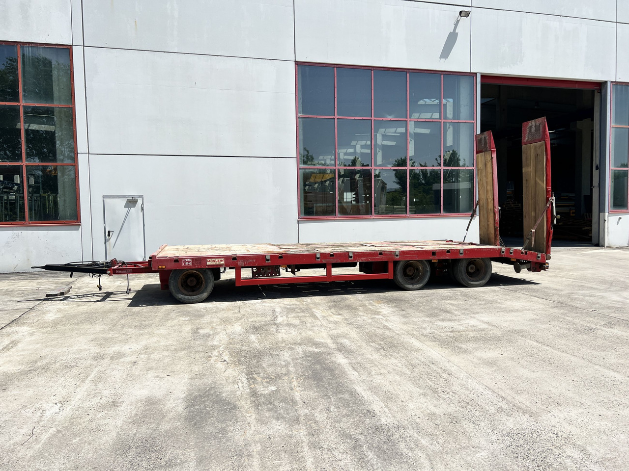 T3 3 Achs Tiefladeranhänger mit gerader Ladefläche - Низкорамный прицеп: фото 1 T3 3 Achs Tiefladeranhänger mit gerader Ladefläche - Низкорамный прицеп: фото 1