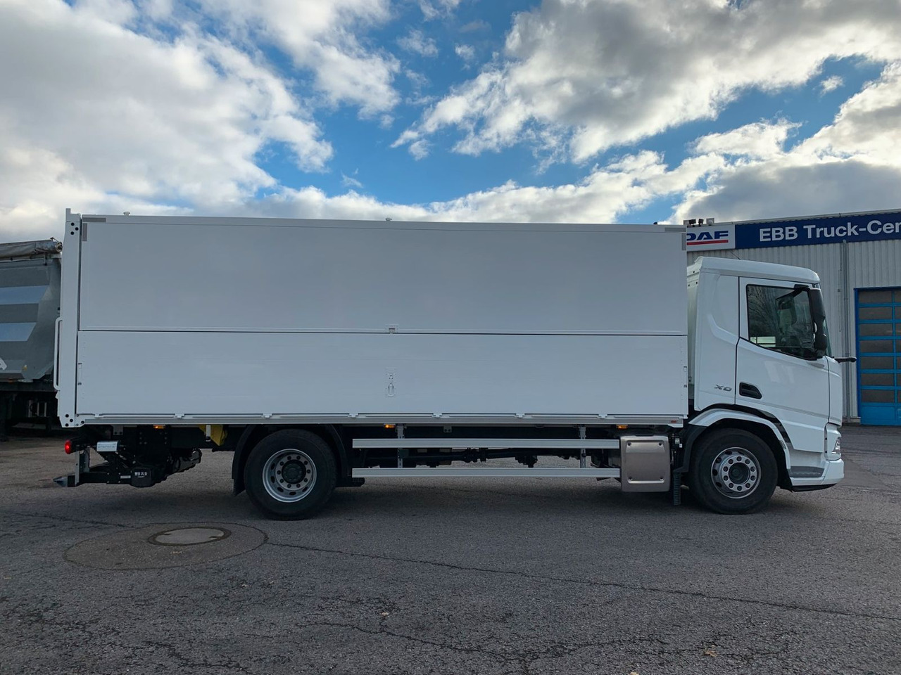 DAF FA XD 370 zikun Swing-Board-Aufbau - Грузовик для перевозки напитков: фото 3 DAF FA XD 370 zikun Swing-Board-Aufbau - Грузовик для перевозки напитков: фото 3