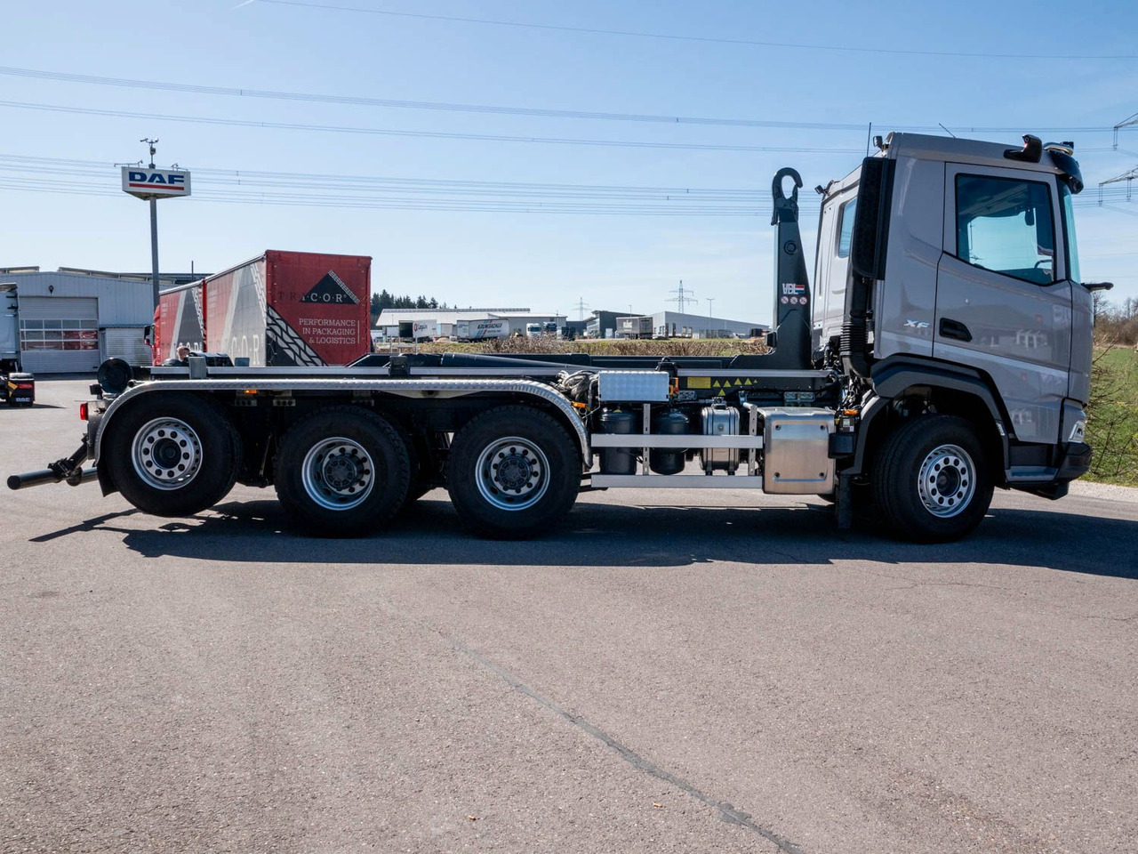 DAF XF 530 FAW mit VDL Abrollkipper DAF XF 530 FAW mit VDL Abrollkipper - Крюковой мультилифт: фото 4 DAF XF 530 FAW mit VDL Abrollkipper DAF XF 530 FAW mit VDL Abrollkipper - Крюковой мультилифт: фото 4