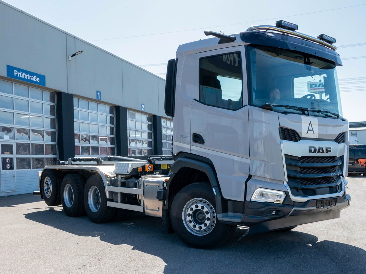DAF XF 530 FAW mit VDL Abrollkipper DAF XF 530 FAW mit VDL Abrollkipper - Крюковой мультилифт: фото 2 DAF XF 530 FAW mit VDL Abrollkipper DAF XF 530 FAW mit VDL Abrollkipper - Крюковой мультилифт: фото 2
