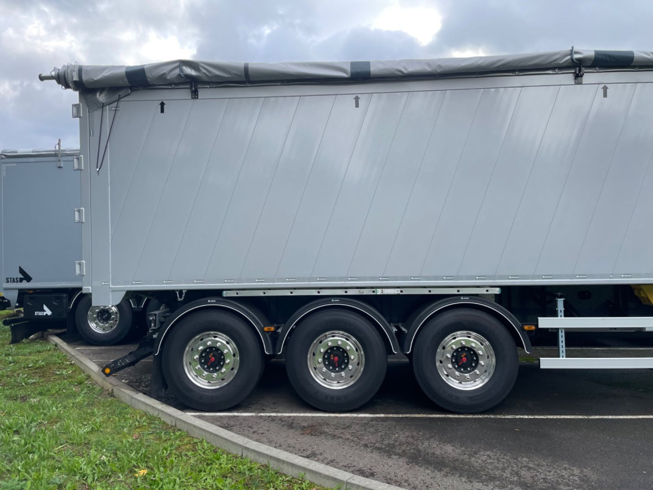 Wielton Bulk Master 51 cbm 3-Achs Alukipper Wielton Bulk Master 51 cbm 3-Achs Alukipper - Самосвальный полуприцеп: фото 4 Wielton Bulk Master 51 cbm 3-Achs Alukipper Wielton Bulk Master 51 cbm 3-Achs Alukipper - Самосвальный полуприцеп: фото 4