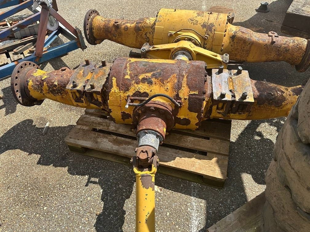 CAT 950 G front axel - Ось и запчасти для Строительной техники: фото 1 CAT 950 G front axel - Ось и запчасти для Строительной техники: фото 1