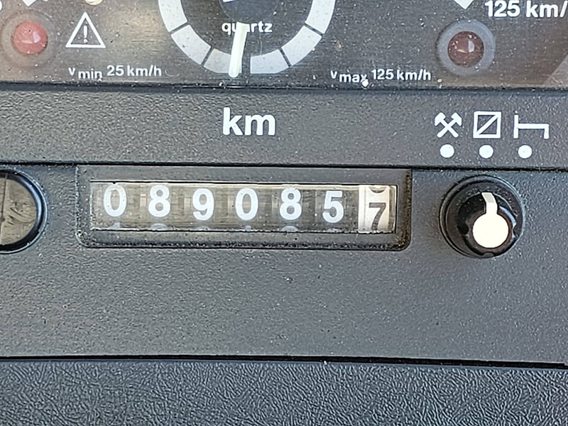 Подметально-уборочная машина Scania P94.220: фото 9