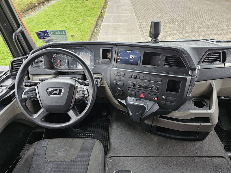 Фото интерьера 1: Тягач MAN 18.470 TGS 4X4H TG3 ADR PTO+HYD