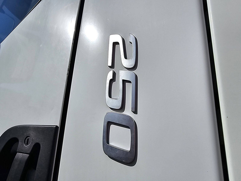 Грузовик с закрытым кузовом Volvo FL 250.12: фото 12