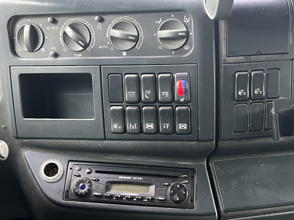 MAN TGA 26.440 6x2 LL Retarder Kran Palfinger 20002 - Тентованный грузовик, Автоманипулятор: фото 2 MAN TGA 26.440 6x2 LL Retarder Kran Palfinger 20002 - Тентованный грузовик, Автоманипулятор: фото 2