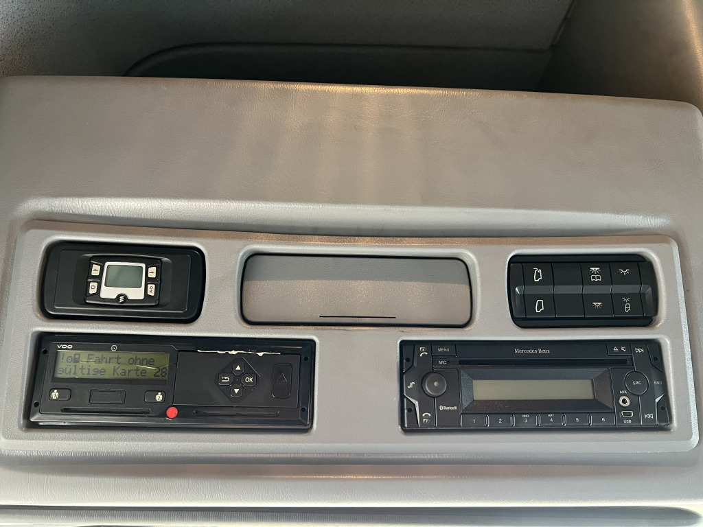 Mercedes-Benz Atego 1230 Klima ACC Schlafkabine 7,2m P+P LBW - Тентованный грузовик: фото 3 Mercedes-Benz Atego 1230 Klima ACC Schlafkabine 7,2m P+P LBW - Тентованный грузовик: фото 3