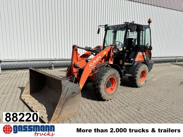 Kubota R090 4x4, Palettengabel, ca. 838 Betr.-Std. - Строительная техника: фото 1 Kubota R090 4x4, Palettengabel, ca. 838 Betr.-Std. - Строительная техника: фото 1