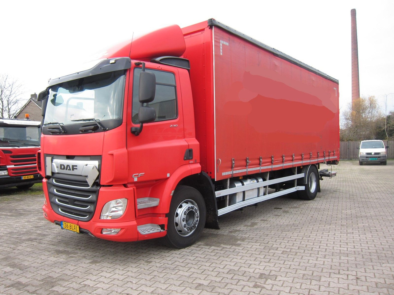 DAF CF 230 19T Schiebeplane LBW Portalturen - Тентованный грузовик: фото 2 DAF CF 230 19T Schiebeplane LBW Portalturen - Тентованный грузовик: фото 2