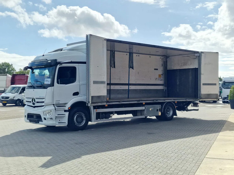 Mercedes-Benz Actros 1833 4x2 - Box with sidedoors - Loadlift - Full air - Mirror cam - Грузовик с закрытым кузовом: фото 4 Mercedes-Benz Actros 1833 4x2 - Box with sidedoors - Loadlift - Full air - Mirror cam - Грузовик с закрытым кузовом: фото 4