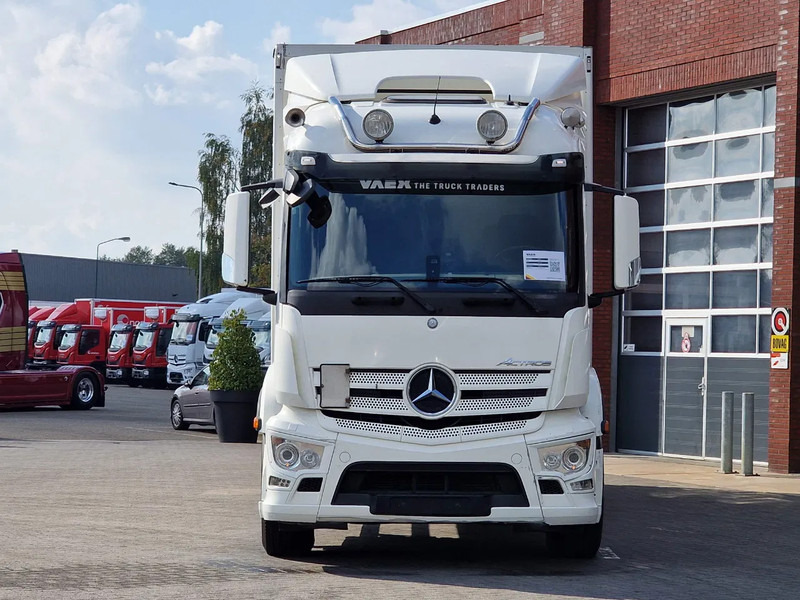 Mercedes-Benz Actros 1833 4x2 - Box with sidedoors - Loadlift - Sleeper cab - Full air - 5.80WB - Грузовик с закрытым кузовом: фото 2 Mercedes-Benz Actros 1833 4x2 - Box with sidedoors - Loadlift - Sleeper cab - Full air - 5.80WB - Грузовик с закрытым кузовом: фото 2