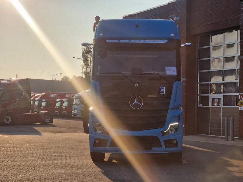 Mercedes-Benz Actros 2553 6x2 - BDF - Retarder - 4.90 WB - Loadlift - Full air - Грузовик-контейнеровоз/ Сменный кузов: фото 2 Mercedes-Benz Actros 2553 6x2 - BDF - Retarder - 4.90 WB - Loadlift - Full air - Грузовик-контейнеровоз/ Сменный кузов: фото 2