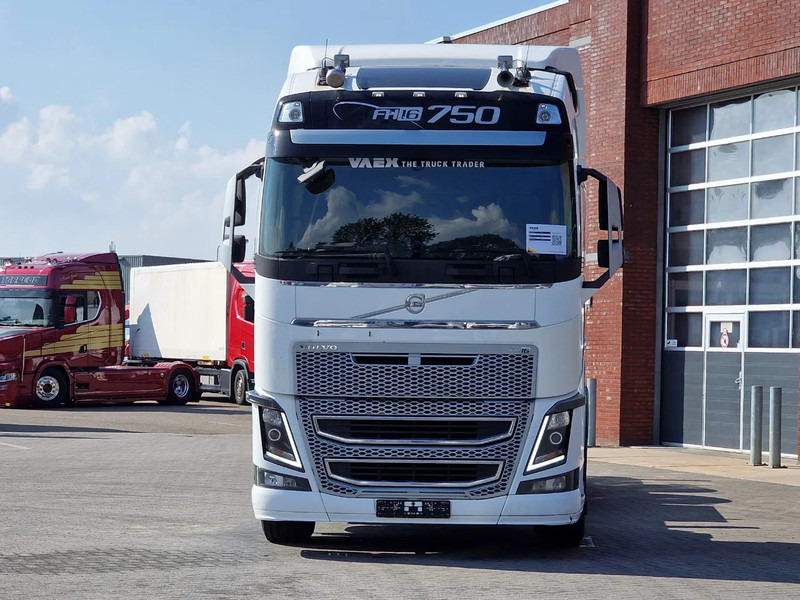 Volvo FH 16.750 Globetrotter 6x2 BDF - Retarder - HUB reduction - Euro 5 - 4.90 WB - Грузовик-контейнеровоз/ Сменный кузов: фото 2 Volvo FH 16.750 Globetrotter 6x2 BDF - Retarder - HUB reduction - Euro 5 - 4.90 WB - Грузовик-контейнеровоз/ Сменный кузов: фото 2