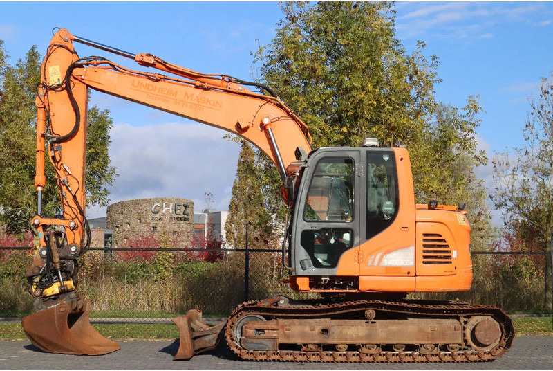 Doosan DX140LCR-3 | DX 140 LCR-3 | TILT ROTATOR | BUCKET | DOZERBLADE - Гусеничный экскаватор: фото 1 Doosan DX140LCR-3 | DX 140 LCR-3 | TILT ROTATOR | BUCKET | DOZERBLADE - Гусеничный экскаватор: фото 1