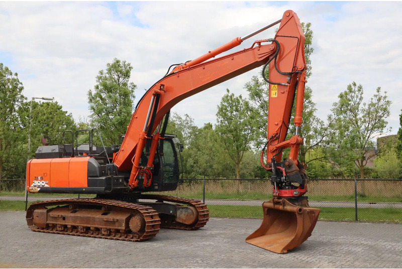 Hitachi ZX300 LC-6 | ROTOTILT | BUCKET | GPS - Гусеничный экскаватор: фото 5 Hitachi ZX300 LC-6 | ROTOTILT | BUCKET | GPS - Гусеничный экскаватор: фото 5