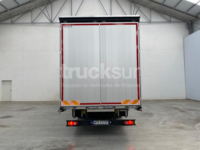 Тентованный грузовик RENAULT D12.250: фото 6 Тентованный грузовик RENAULT D12.250: фото 6