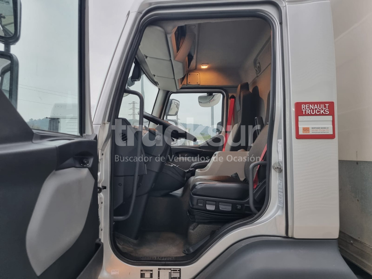 RENAULT D14.240 - Грузовик с закрытым кузовом: фото 5 RENAULT D14.240 - Грузовик с закрытым кузовом: фото 5