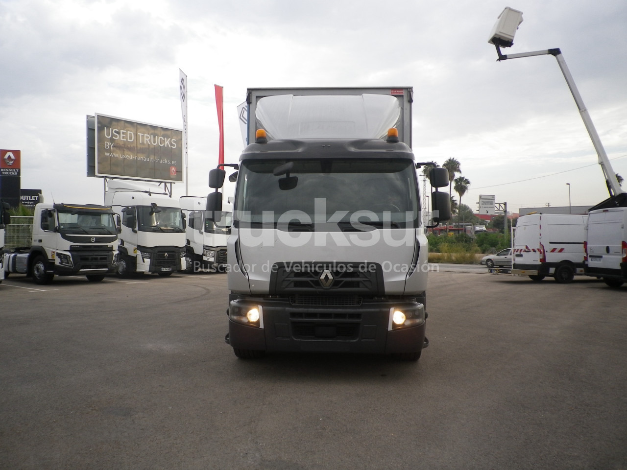 RENAULT D320.26 ejes 6x2*4 - Тентованный грузовик: фото 3 RENAULT D320.26 ejes 6x2*4 - Тентованный грузовик: фото 3