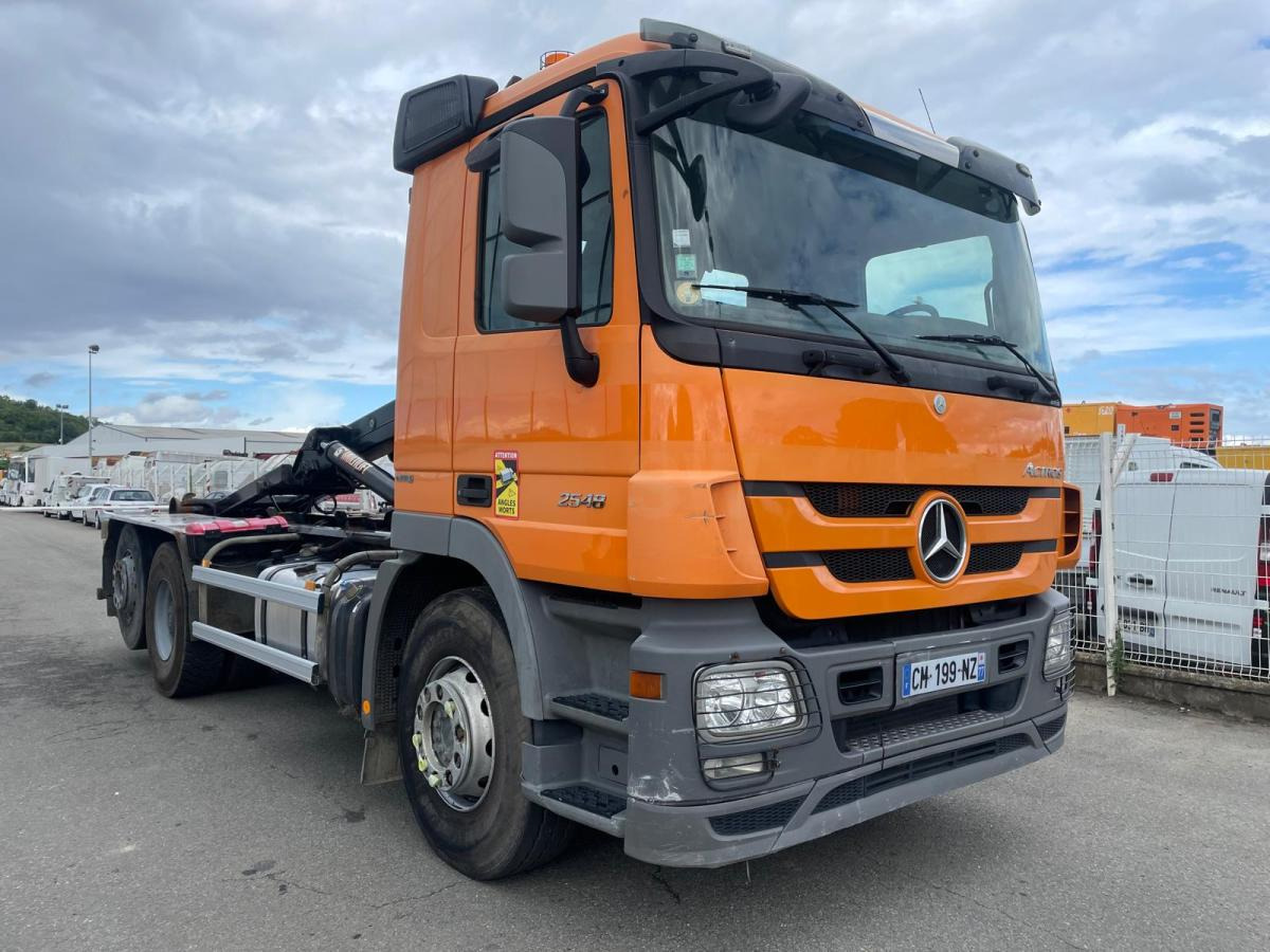 Mercedes Actros 2548 - Крюковой мультилифт: фото 1 Mercedes Actros 2548 - Крюковой мультилифт: фото 1