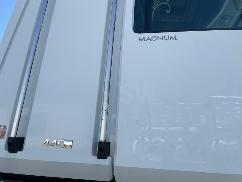 Renault Magnum 440 DXI - Грузовик бортовой/ Платформа: фото 5 Renault Magnum 440 DXI - Грузовик бортовой/ Платформа: фото 5