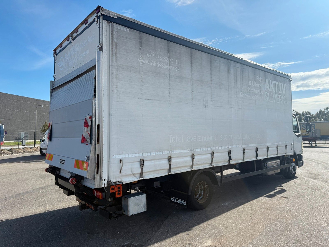 DAF LF 45 /220 4x2 Curtainsider and Taillift Euro 6 - Тентованный грузовик: фото 3 DAF LF 45 /220 4x2 Curtainsider and Taillift Euro 6 - Тентованный грузовик: фото 3